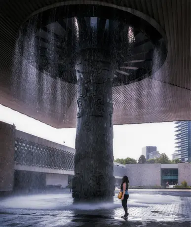 Vista interior de museo de antropología
